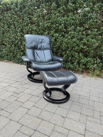 Stressless relax + voetbank leder beschikbaar voor biedingen