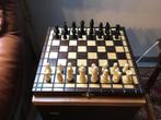 Klein mooie schaakspel, houten vouwbord en houten stukken., Enlèvement ou Envoi