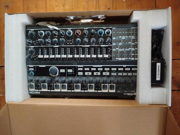 Arturia MiniBrute 2S – Semi-Modular Analog Synth & Sequencer, Muziek en Instrumenten, Synthesizers, Ophalen