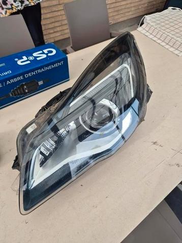 KOPLAMP Opel Insignia 2016 facelift model met SCHADE beschikbaar voor biedingen