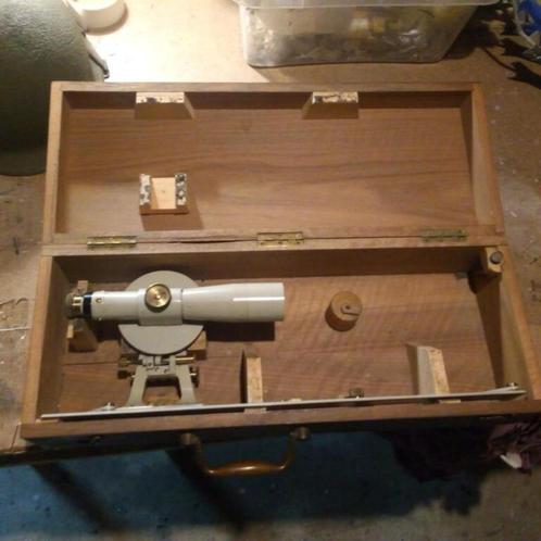 THEODOLITE van de landmeter (met transportbox), Verzamelen, Overige Verzamelen, Ophalen of Verzenden