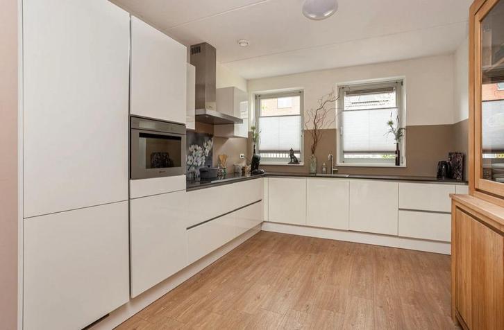 Cuisine d'angle soignée sans poignée + équipement démonté, Maison & Meubles, Cuisine | Cuisines complètes, Comme neuf, Cuisine d'angle