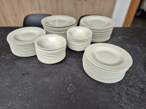 72-delig servies (24 pers), Huis en Inrichting, Keuken | Servies, Zo goed als nieuw, Bord(en), Ophalen