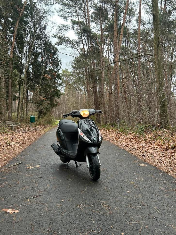 Zip 2 takt, Fietsen en Brommers, Scooters | Piaggio, Zo goed als nieuw, Zip, Ophalen