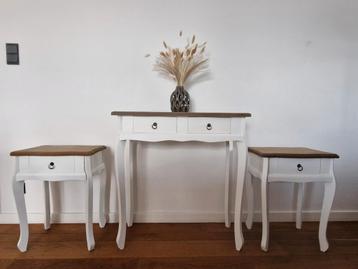 Set van 3 kastjes.  2 nachtkastjes en 1 side table beschikbaar voor biedingen