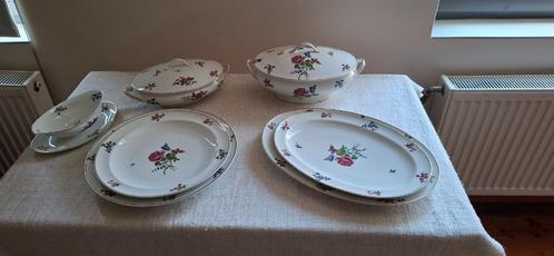 Limoges eet-en koffieservies met bloemmotief , jaren 30, Huis en Inrichting, Keuken | Servies, Gebruikt, Compleet servies, Overige stijlen