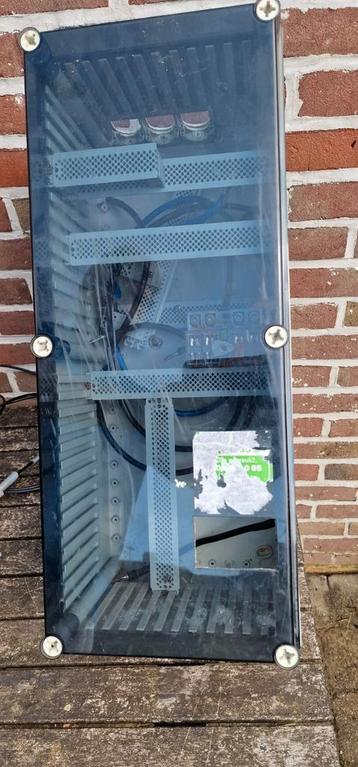 Kast voor elektriciteitsmeter. beschikbaar voor biedingen
