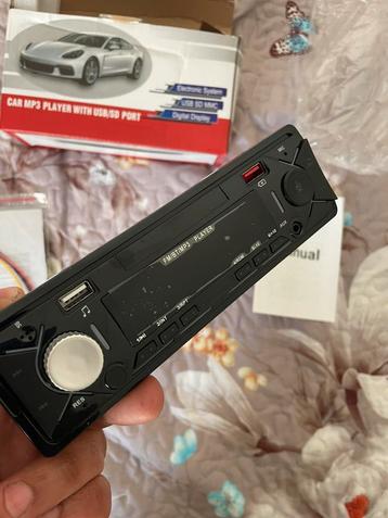 Auto radio met usb en Bluetooth beschikbaar voor biedingen