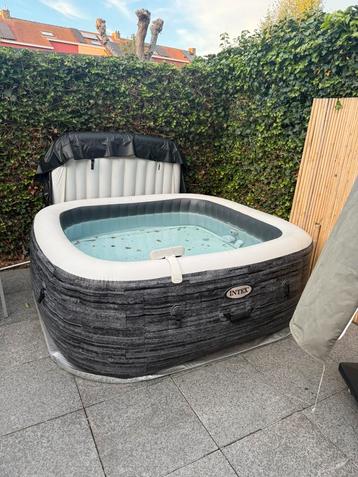 Intex jacuzzi 6persoons 1 jaar oud , perfect werkende staat beschikbaar voor biedingen
