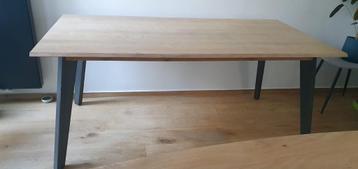 Eettafel beschikbaar voor biedingen