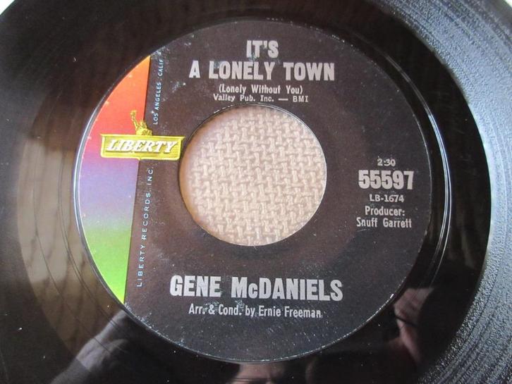 Gene McDaniels ‎– It's A Lonely Town / False Friends, Cd's en Dvd's, Vinyl Singles, Gebruikt, Single, R&B en Soul, 7 inch, Ophalen of Verzenden