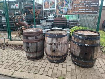 3 wijntonnen minder kwaliteits vd handige Harry- ARA blok beschikbaar voor biedingen