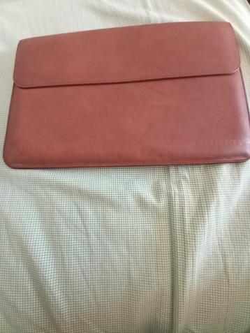 SNUGG bruin fliptasje voor Microsoft Surface-tablet beschikbaar voor biedingen