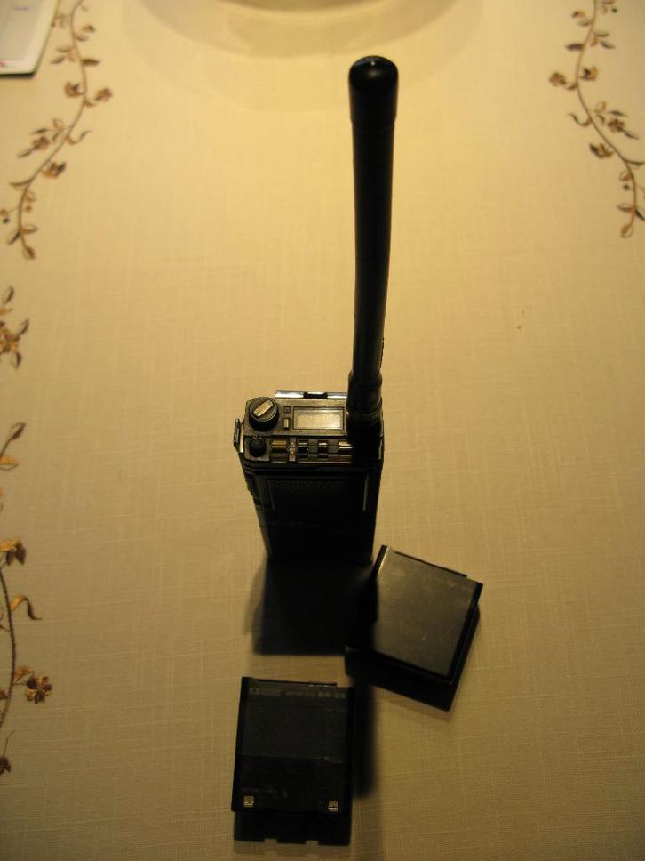 Icom  IC-µ2E portable 2 meter transceiver, Telecommunicatie, Zenders en Ontvangers, Gebruikt, Zender en Ontvanger, Ophalen of Verzenden