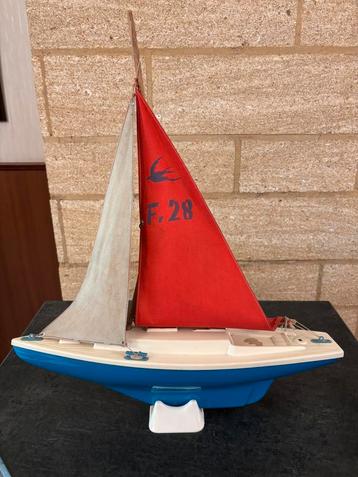 Vintage speelgoed zeilboot: Giraud Sauveur F.28 beschikbaar voor biedingen