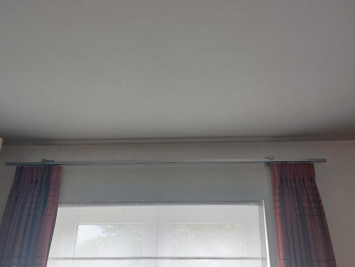 Mooie tijdloze gordijnroede in staal, Huis en Inrichting, Stoffering | Gordijnen en Lamellen, Zo goed als nieuw, Ophalen