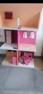 Maison de barbie avec meubles, Enfants & Bébés, Jouets | Maisons de poupées, Enlèvement, Utilisé