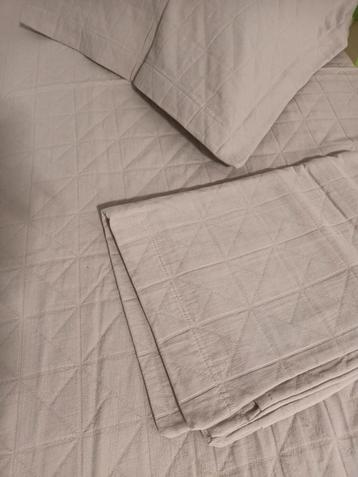 Bedsprei met kussenslopen  beschikbaar voor biedingen