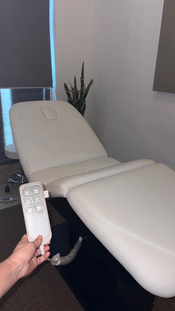 Elektrische massagetafel, Sport en Fitness, Massageproducten, Gebruikt, Massagetafel, Ophalen