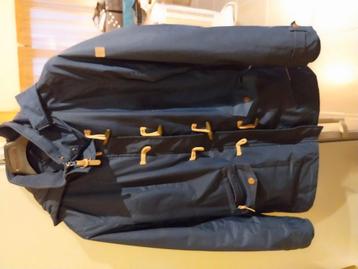 Winterjas in marineblauw beschikbaar voor biedingen