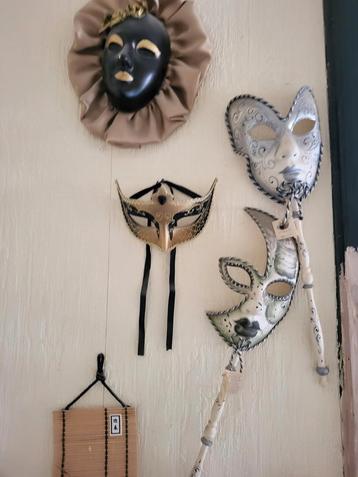 Set van 4 Venetiaanse maskers beschikbaar voor biedingen