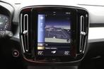 (2BXU437) VOLVO XC40, Auto's, Voorwielaandrijving, Gebruikt, Euro 6, Zwart