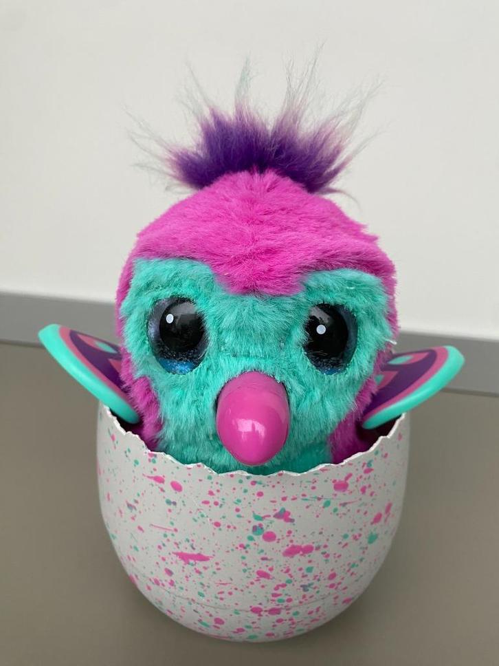 Hatchimal met half ei en handleiding, Kinderen en Baby's, Speelgoed | Educatief en Creatief, Zo goed als nieuw, Ontdekken, Met licht