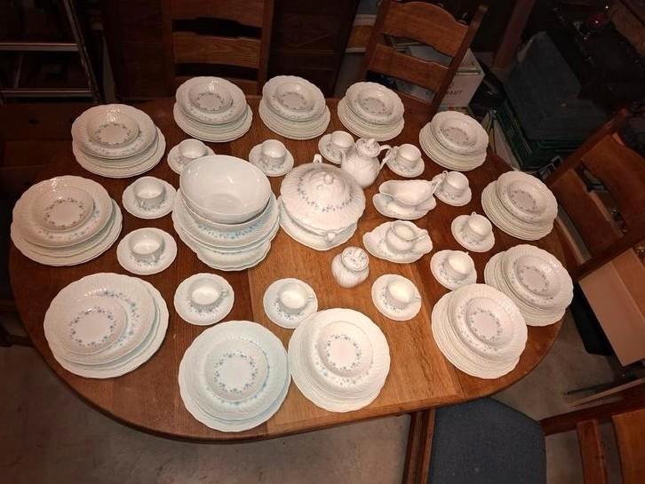 Grand service Limoges France en porcelaine authentique, Antiek en Kunst, Antiek | Servies compleet, Ophalen