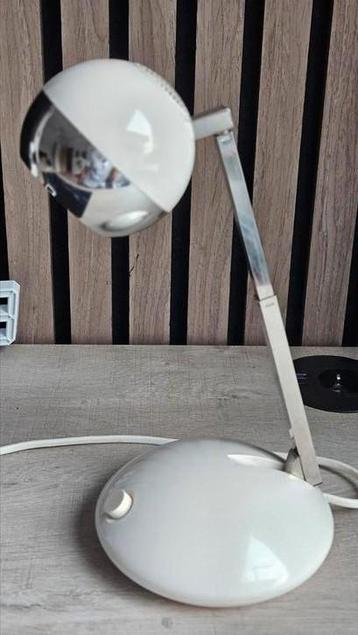 Retro lamp beschikbaar voor biedingen