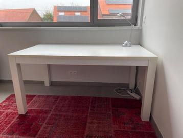 Tafel 4 tot 6 personen disponible aux enchères