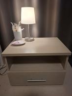 Nachtkastje te koop, Ophalen