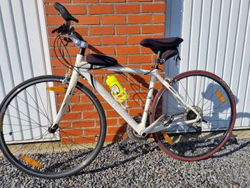 SPECIALICED damesfiets beschikbaar voor biedingen