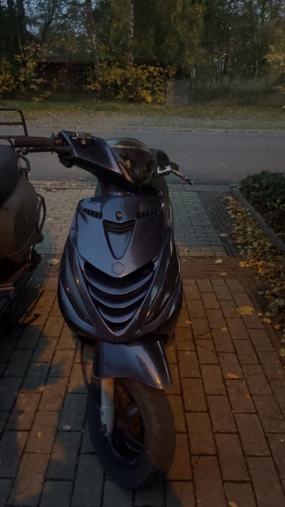 Piaggio carbu zip b klasse 4t te koop, Fietsen en Brommers, Scooters | Piaggio, Zo goed als nieuw, Benzine, Ophalen