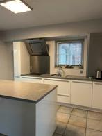 Keuken met eiland en apparatuur, Huis en Inrichting, Keuken | Complete keukens, Ophalen, Gebruikt, Wit, Enkelwandige keuken