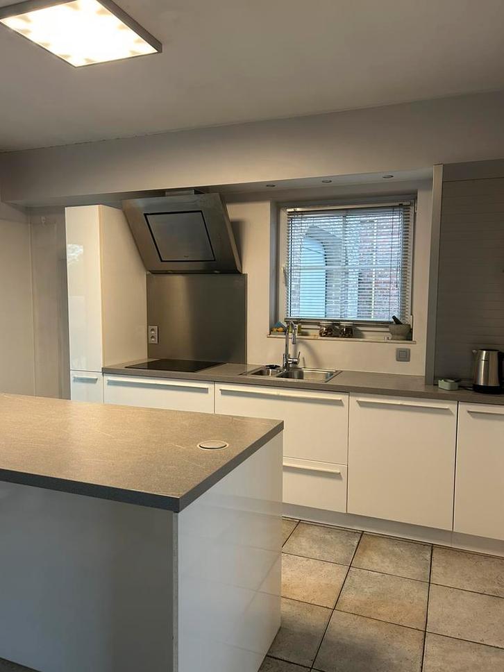 Keuken met eiland en apparatuur, Huis en Inrichting, Keuken | Complete keukens, Gebruikt, Enkelwandige keuken, Wit, Hout, Hoogglans of Gelakt