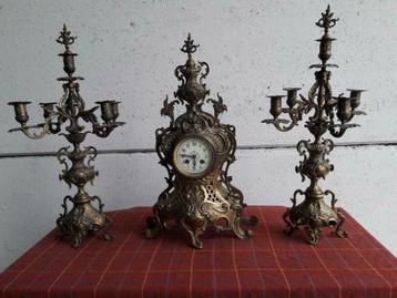 Schouwgarnituur met kandelaars beschikbaar voor biedingen