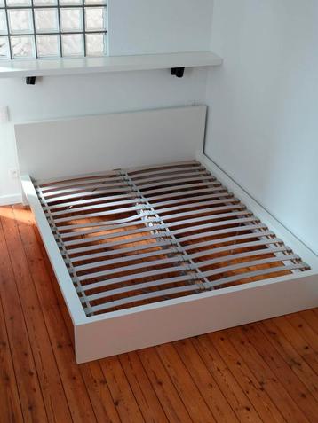 Tweepersoonsbed / bed / bedframe met lattenbodem beschikbaar voor biedingen