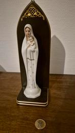 Téco Mariabeeldje met kind Porselein op houten wandhanger, Antiquités & Art, Antiquités | Objets religieux, Enlèvement ou Envoi