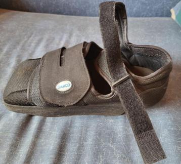 orthopedische linkse schoen voor hielbreuk of hieloperatie beschikbaar voor biedingen