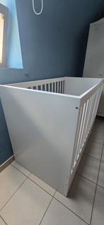baby bed met 2 lades en matras zo goed als nieuw, Kinderen en Baby's, Ophalen, Matras