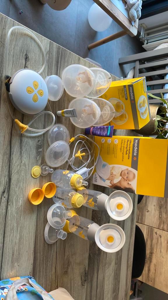 Medela swing Maxi + handsfree collection cups set, Kinderen en Baby's, Babyvoeding en Toebehoren, Zo goed als nieuw, Ophalen