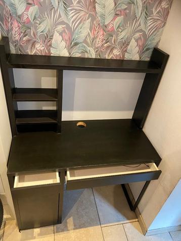 Bureau Ikea  beschikbaar voor biedingen