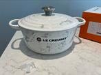 NIEUWE Le Creuset Marble 24 cm en 4,2 liter, Gietijzer, Nieuw, Ophalen of Verzenden, Keramische plaat