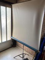 Projectiedoek en tafel voor projector, Ophalen, Gebruikt, Driepoot, 150 tot 175 cm