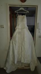Wit trouwkleed maat 8 met korsetsluiting bijhorende hoepel, Vêtements | Femmes, Vêtements de mariage & Accessoires de mariage