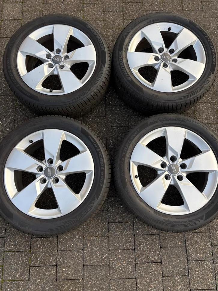 Jantes alu Audi 17'' avec pneus hiver, Autos : Pièces & Accessoires, Pneus & Jantes, Pneu(s), Pneus hiver, 17 pouces, 225 mm, Véhicule de tourisme