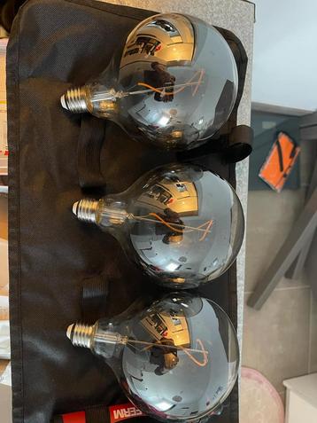 E27 ledlamp globe transparant grijs glas  beschikbaar voor biedingen