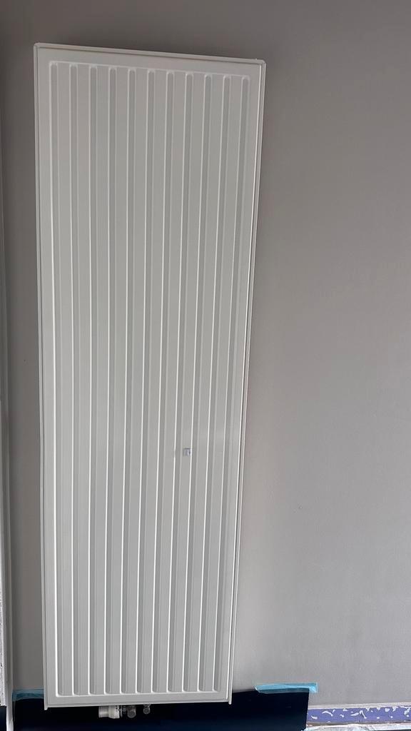 Radiateur vertical Radson, Bricolage & Construction, Chauffage & Radiateurs, Comme neuf, Radiateur, Enlèvement