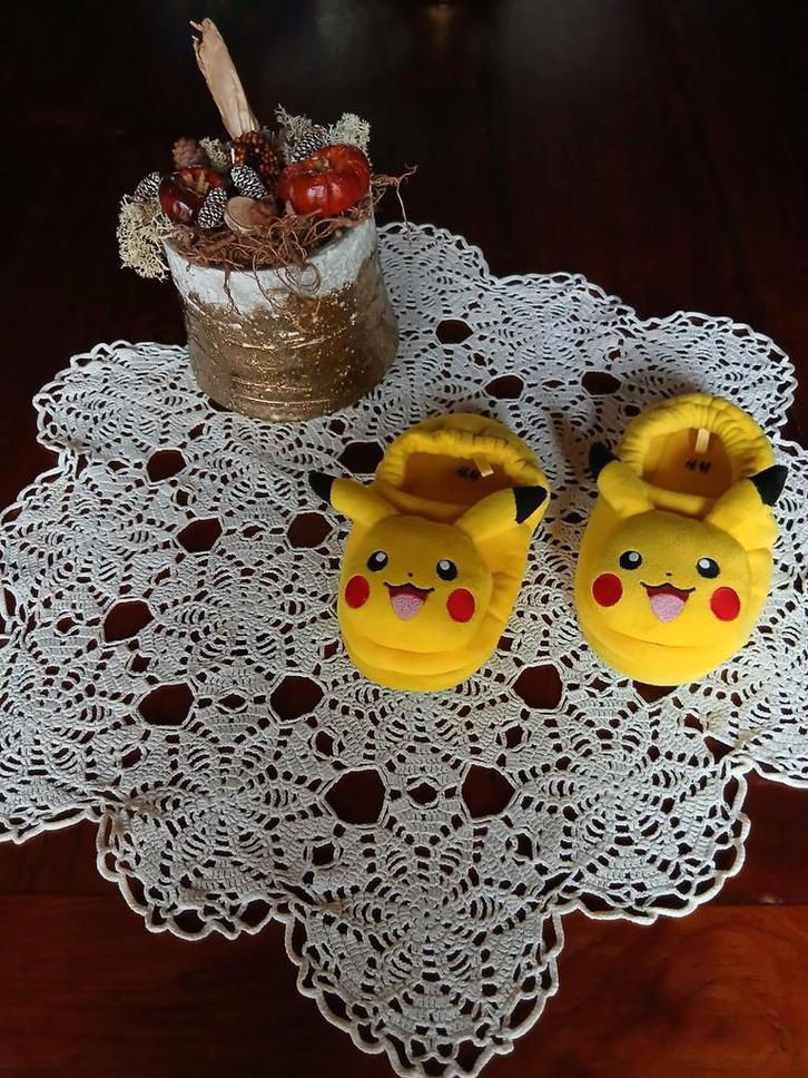 Pikachu pantoffels maat 28 /29 mooie staat, Kinderen en Baby's, Kinderkleding | Schoenen en Sokken, Zo goed als nieuw, Ophalen of Verzenden