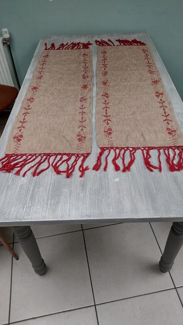 Tafelloper, twee stuks, 100 % katoen. Nieuw  beschikbaar voor biedingen